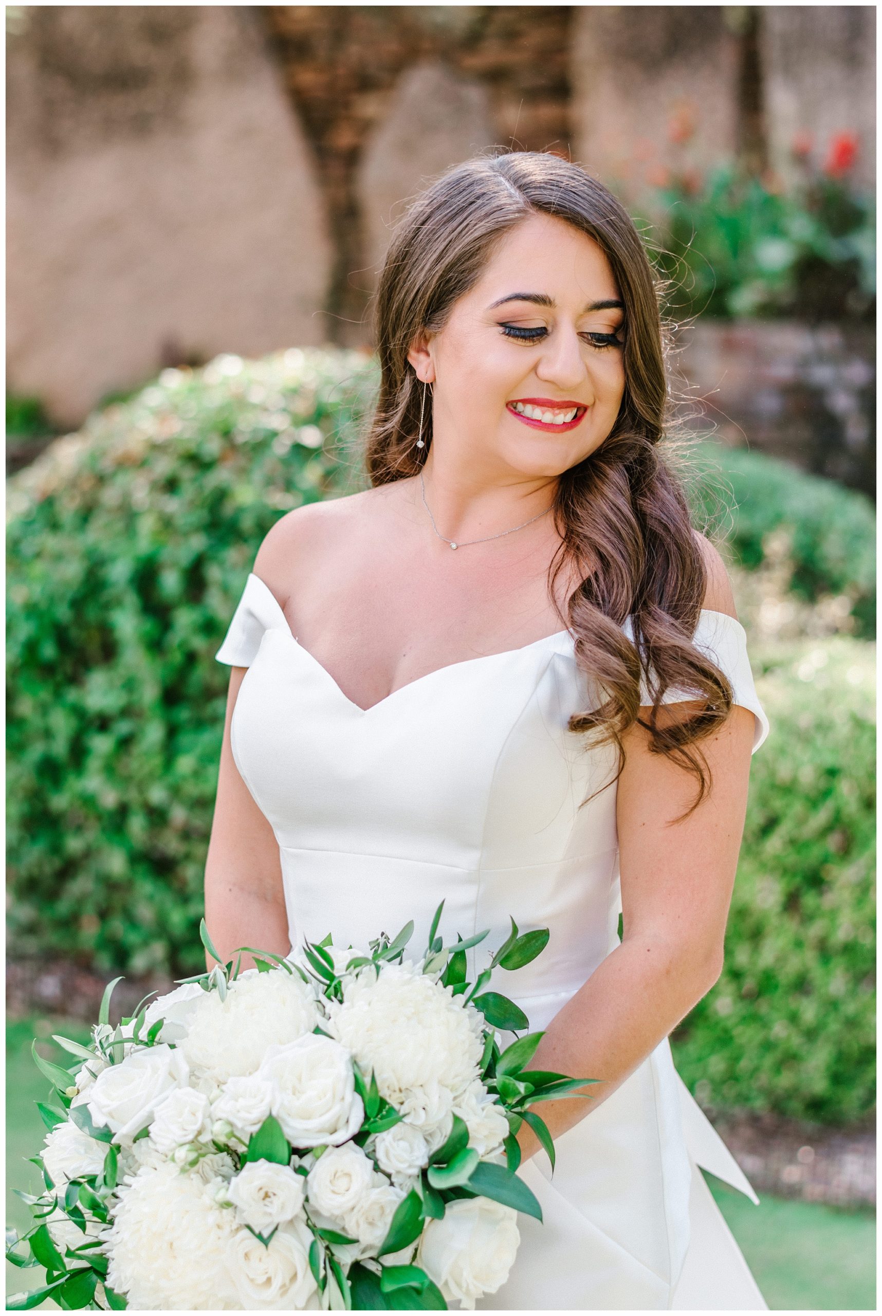 Stylish and Chic Bride on her Wedding Day